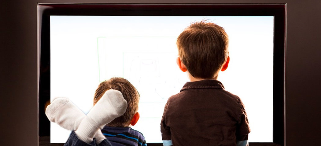 La tv fa male ai bambini? Ecco i danni che può causare