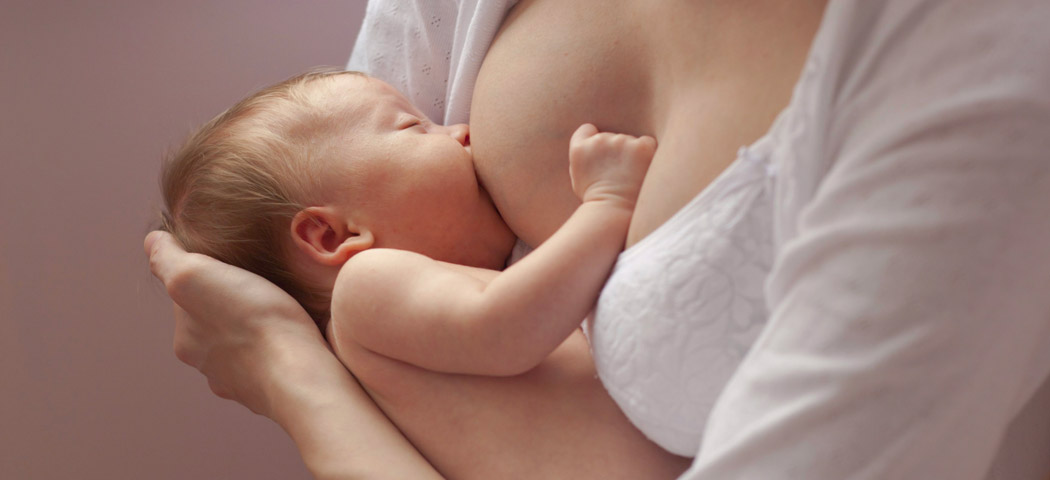 Le migliori posizioni per allattare: come trovare quella adatta a te