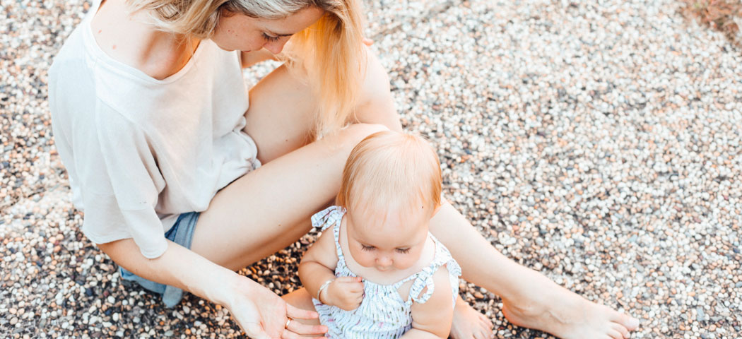 Come proteggere i bambini dalle ondate di calore: quali sono i sintomi e come prevenirli