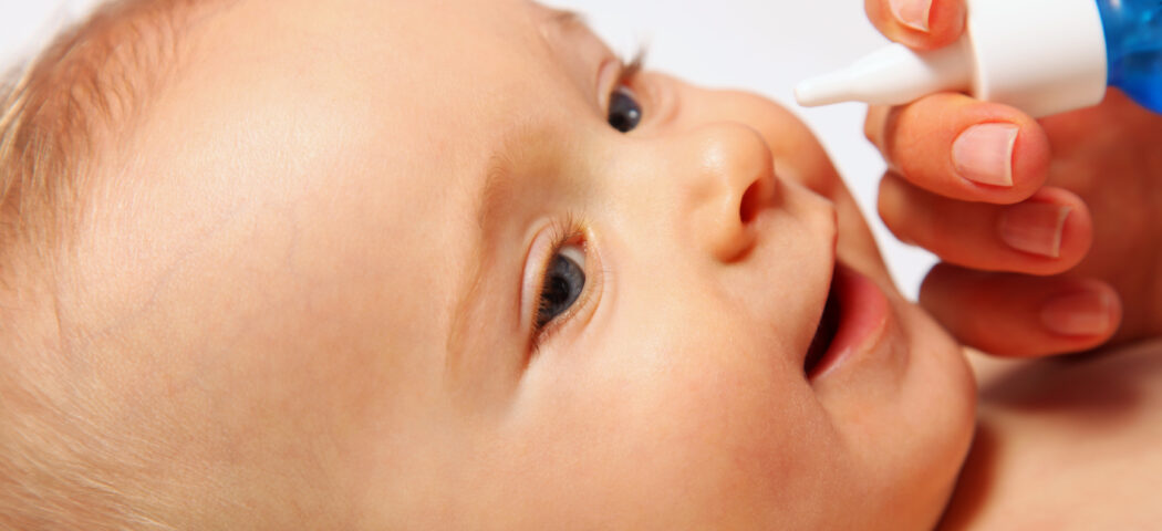 Lavaggi nasali nei neonati: sì o no?