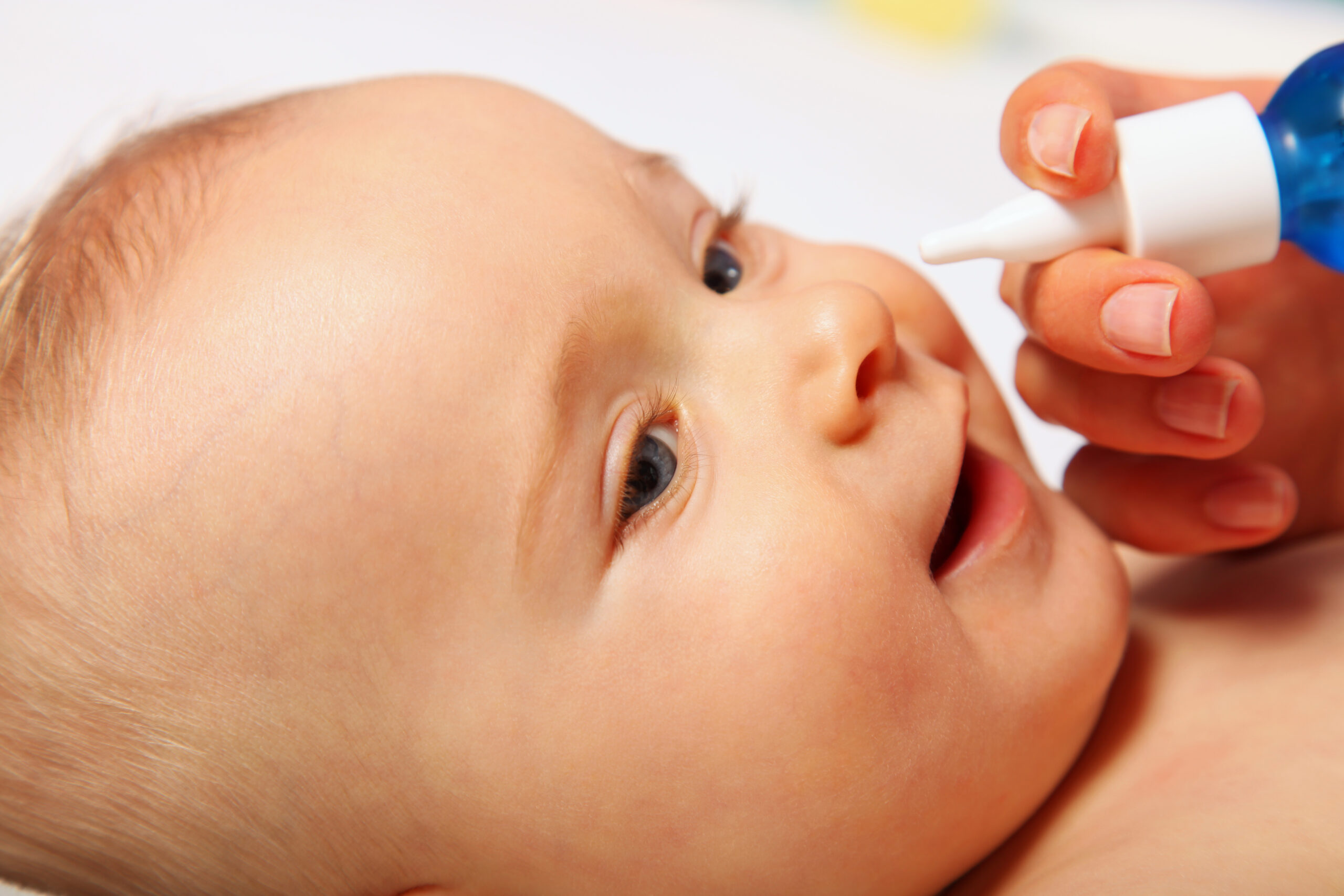Lavaggi nasali nei neonati: sì o no?