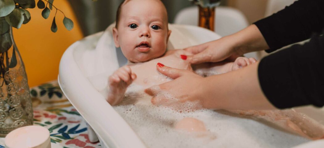 Primo bagnetto neonato: tutto quello che ti occorre e che devi sapere