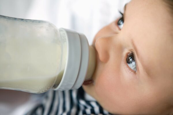 svezzare i bambini cosa dare da mangiare