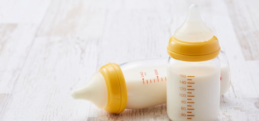 Come leggere l’etichetta del latte per neonati (senza farsi confondere)