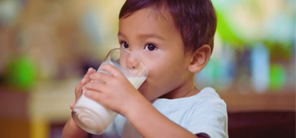 Latte senza lattosio e bevande vegetali: quando usarli nei bambini
